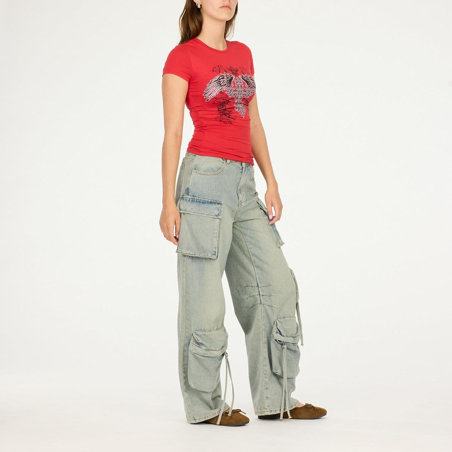 imageForever 21 Womens Yummy Fit Graphic Tee Short Sleeve Crew Neck Shirt with Hourglass Waist Stretch Slim Fit TShirt in Polyester Spandex Blend Edgy Printed Tops for Everyday and Night Out Looks