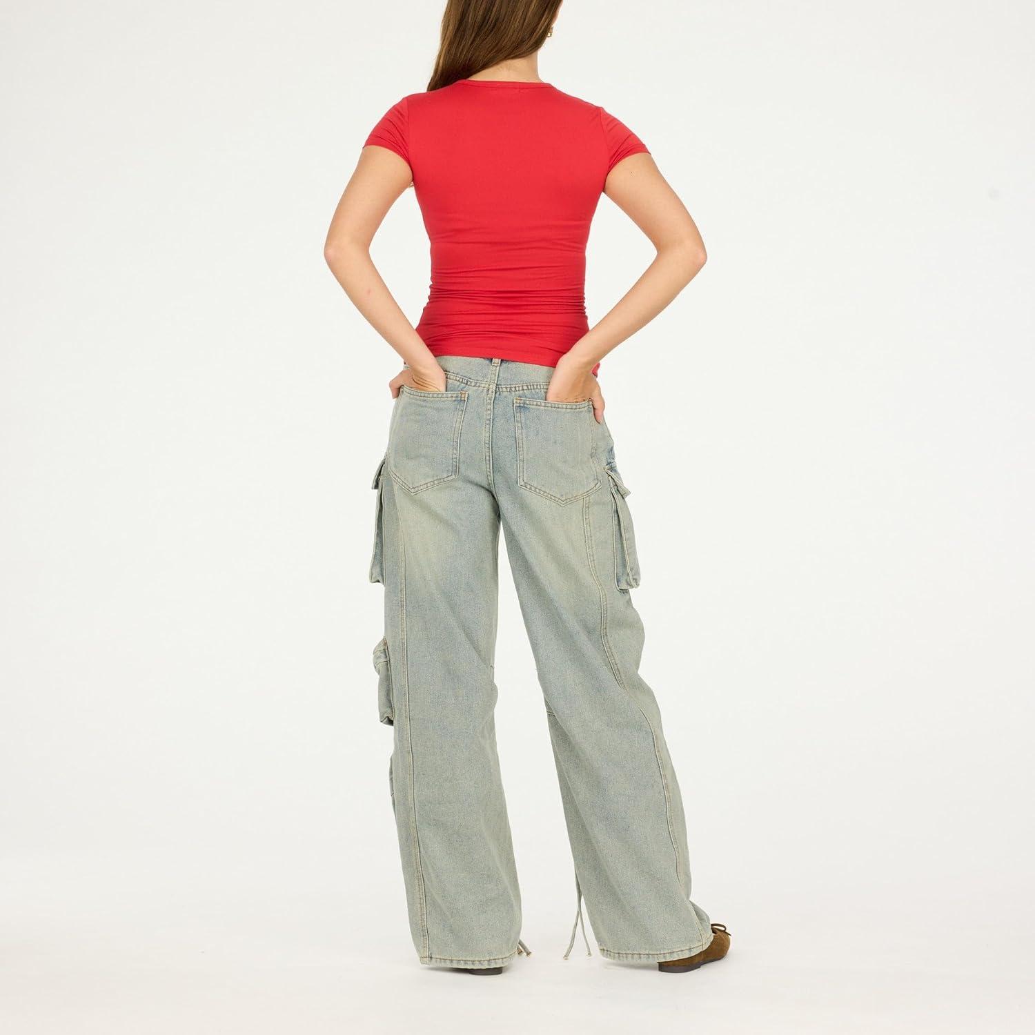 imageForever 21 Womens Yummy Fit Graphic Tee Short Sleeve Crew Neck Shirt with Hourglass Waist Stretch Slim Fit TShirt in Polyester Spandex Blend Edgy Printed Tops for Everyday and Night Out Looks